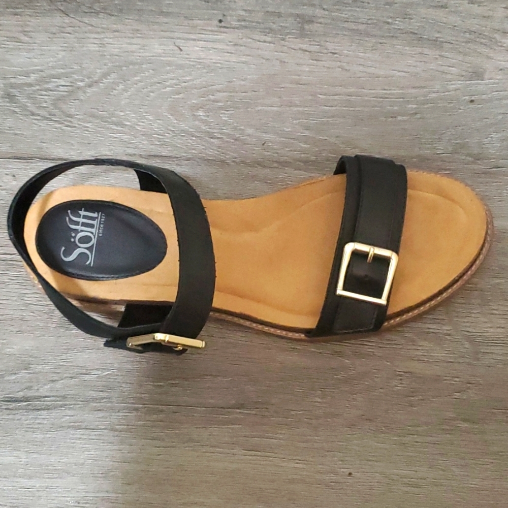 Softt black sandals